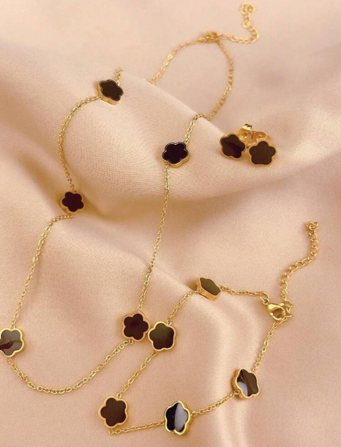 Conjunto collar pulsera y zarcillos C13