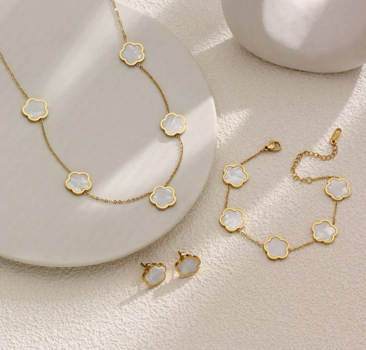 Conjunto de collar pulsera y zarcillos C10