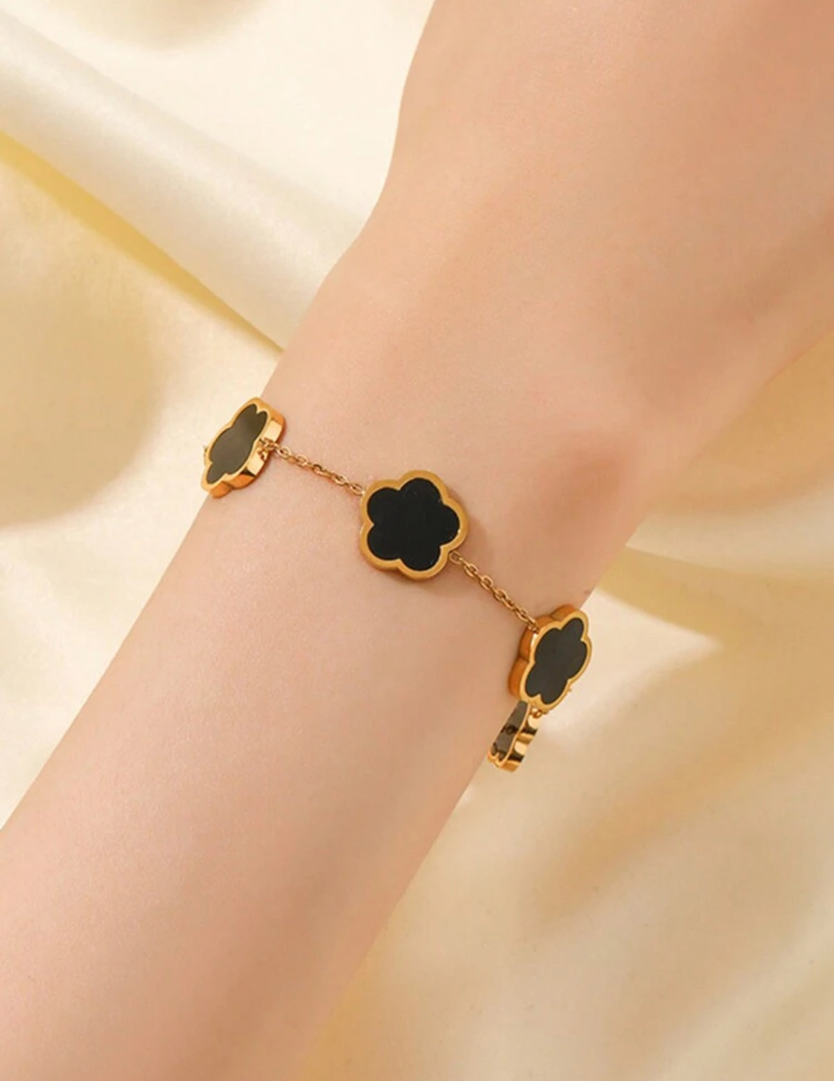 Conjunto collar pulsera y zarcillos C13