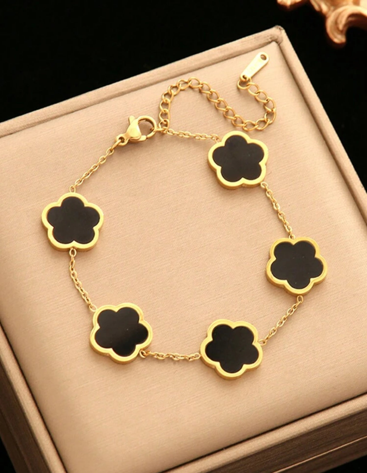 Conjunto collar pulsera y zarcillos C13
