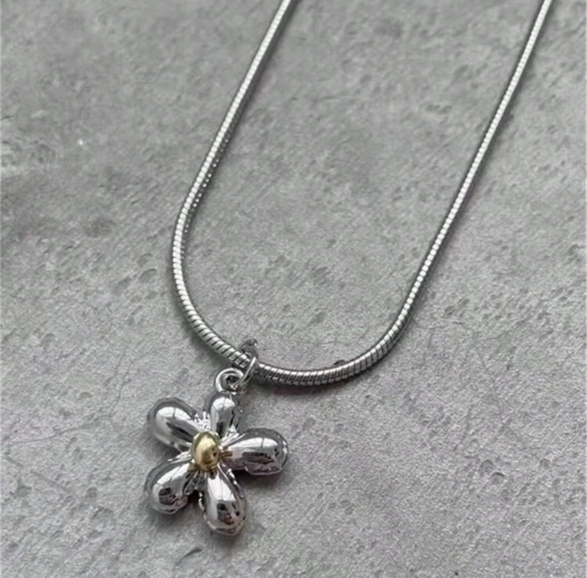 Collar J176