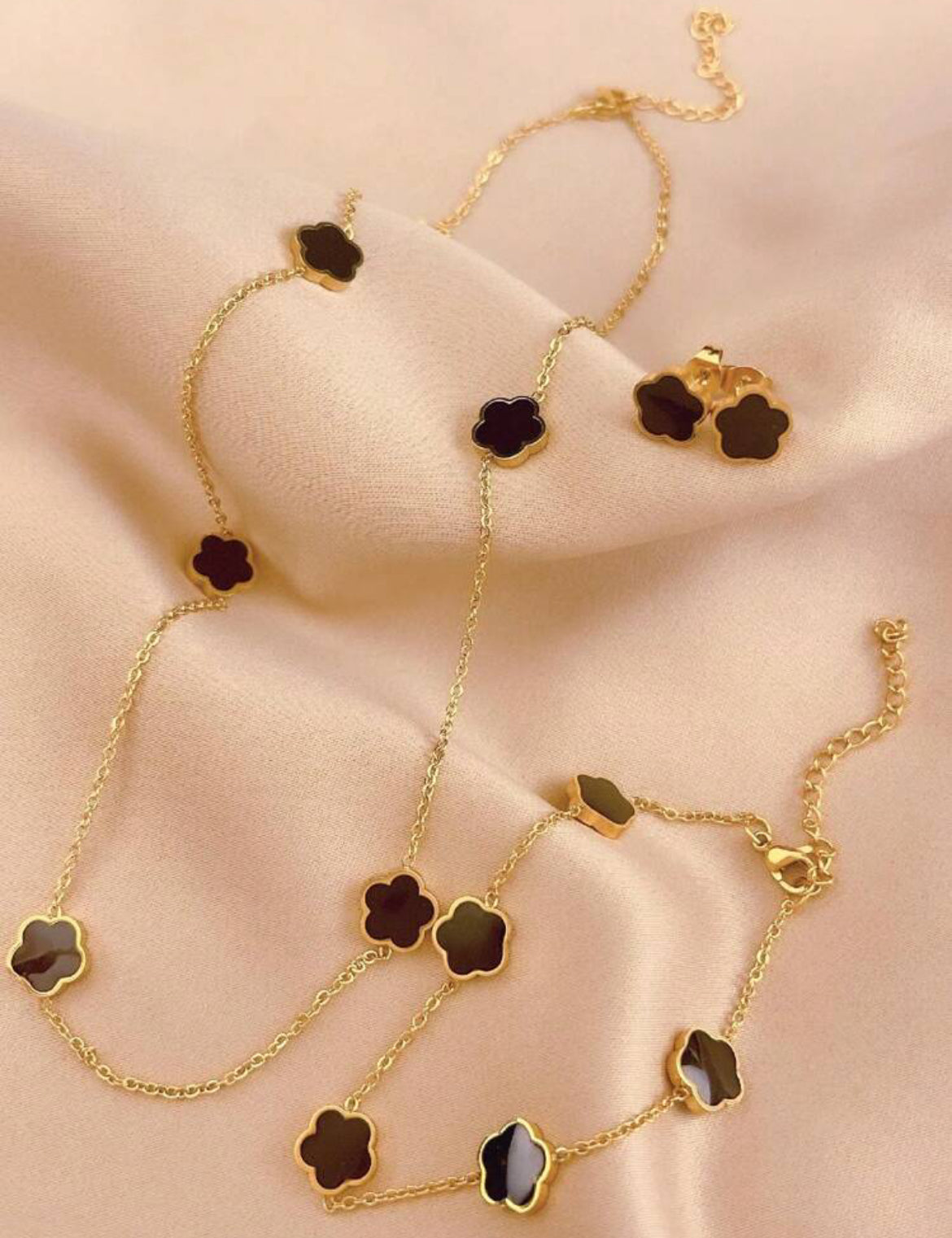 Conjunto collar pulsera y zarcillos C13